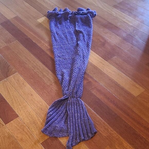 NWOT Mermaid tail knit purple girls blanket - Picture 2 of 2